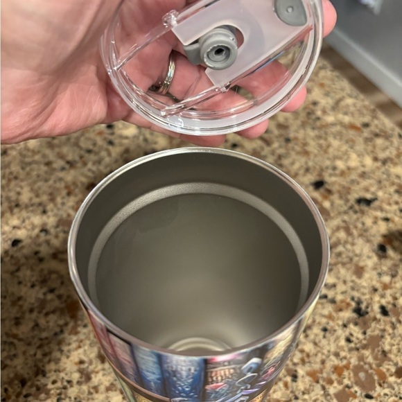 Just One MoreChapter Coffee/Tea cup on the go with lid and rubber sippy or straw - Picture 4 of 5